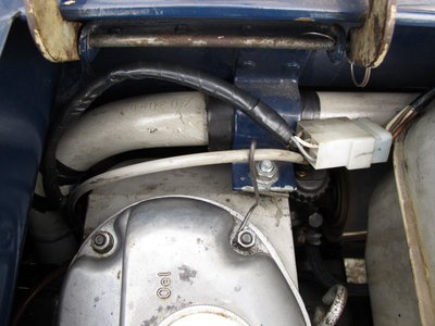 Stecker für die hintere Stromversorgung