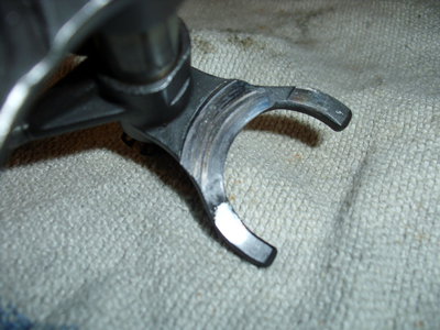 DSCI2166.JPG (326.36 KiB) 10676 mal betrachtet Schaltgabel vom unten gesehen