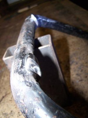 Hauptständer A-2 Anschläge augfeschweißt,kompr..JPG