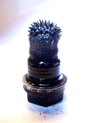 Ölschraube mit Pilz kompr..JPG (25.02 KiB) 11238 mal betrachtet Abrieb am Magneten der Öl-Ablaßschraube