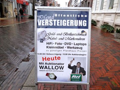 Hereinspaziert ! Alles kommt unter den Hammer !