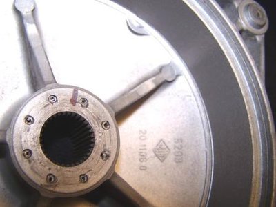 5-Loch-Bremstrommel   hinten versplintet.JPG