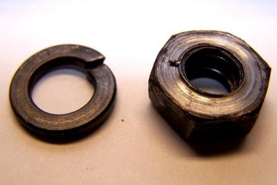 Ferderringe unter Zyl.-Kopf-Muttern.JPG