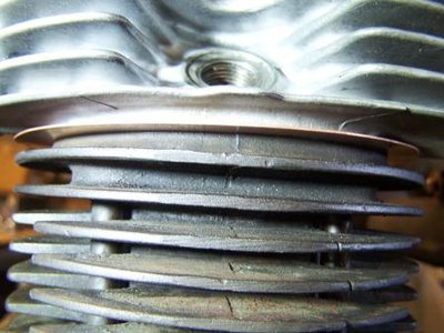 Bild 2  Kopfdichtung aus massiv Kupfer 0,6 mm als zusätzl. Kühlrippe