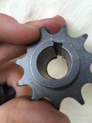 Zur Verdeutlichung: Zusammengeschobenes Material am kleinen Ende des Ritzels