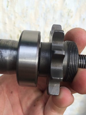 Auch bei der Welle vom Club: Ritzel lässt sich ohne weiteres bis zum Lager schieben.