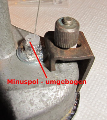 LED in der Fassung - Minuspol eingeklemmt