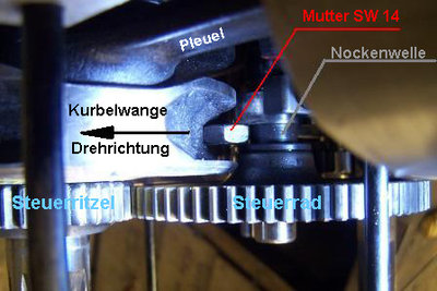 Mutter zwischen Kurbelwange und Nockenwelle.jpg