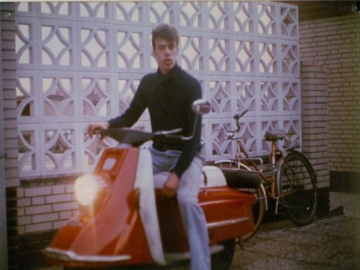 Stolzer Besitzer noch ohne Führerschein 1978