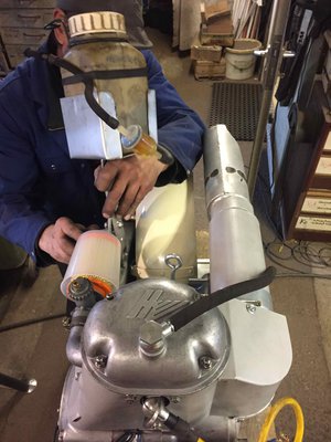 Motor auf Prüfstand 2.jpg