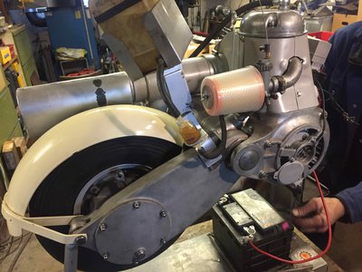 Motor auf Prüfstand 3.jpg