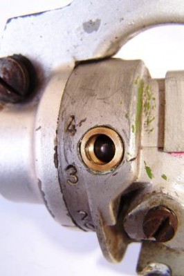Schaltdrehgriff, Messing-Gewindeeinsatz mit Loctite eingesetzt