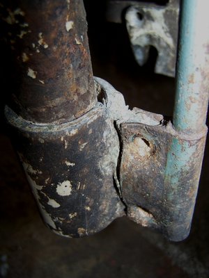 rechte Achsaufnahme am Außenrohr.JPG