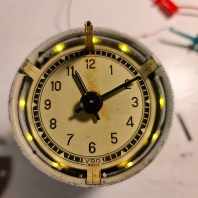 Uhr offen. SMD-LED leuchten mit geringer Spannung