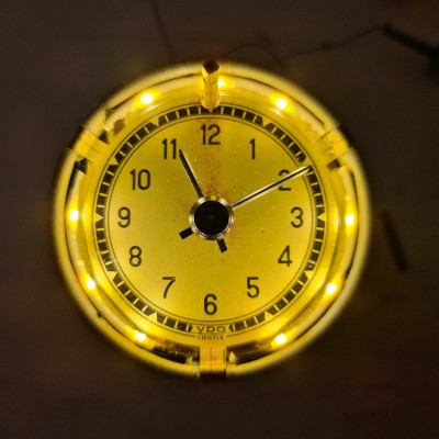 Uhr offen. SMD-LED leuchten mit höherer Spannung