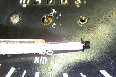 Zifferblatt Schraube.JPG