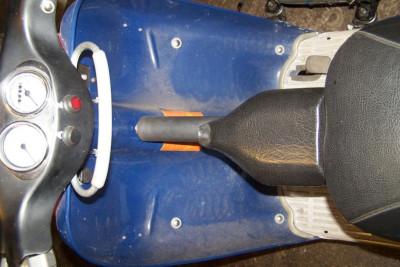 Haltegriff am Schalenlenker.JPG
