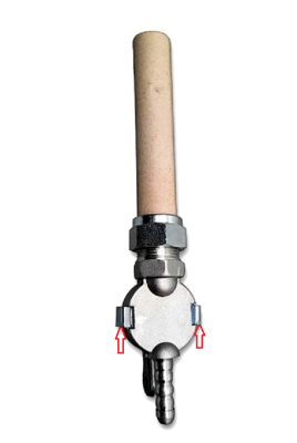 Benzinhahn Hakenlaschen.png