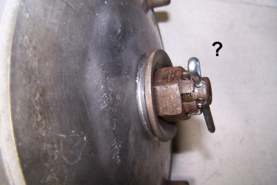 Hinterachse Kronenmutter.JPG