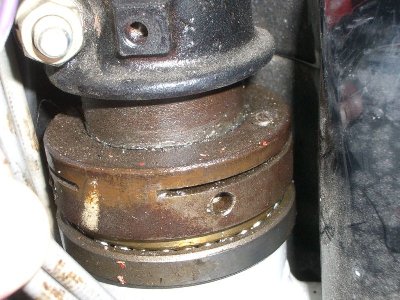 Ringmutter mit Schlitzmadenschrauben